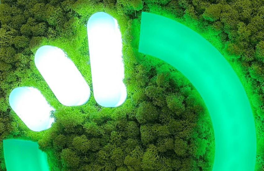 Enseigne végétale avec logo éclairé